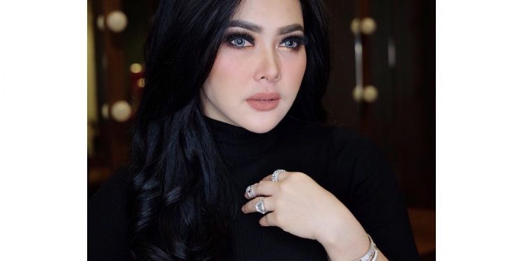Belum Direstui Ibu, Syahrini Urung Nikah