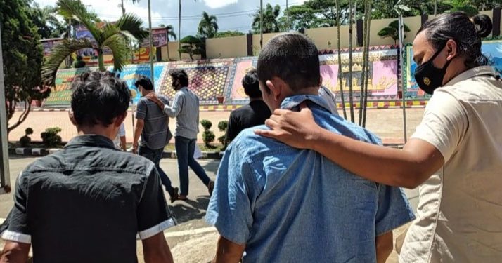Pesta Narkoba di Tempat Karaoke, Lima Pria Diamankan Pesta Narkoba di Tempat Karaoke, Lima Pria Diamankan