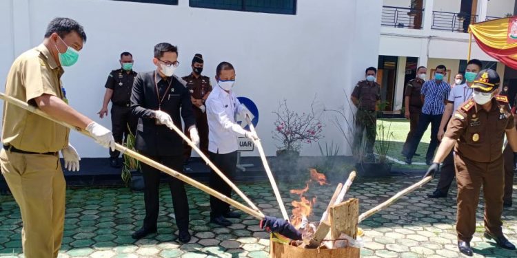 Kasat Reskrim Polres Tanggamus Hadiri Pemusnahan Barang Bukti di Kejaksaan