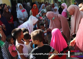 Bang Hasim dan Istri Akrab dengan Anak-anak