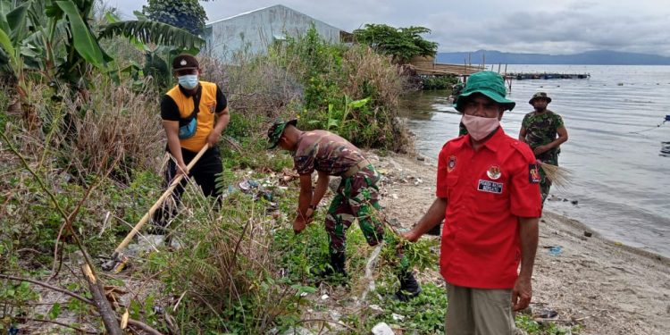 TNI POLRI bersama Pemuda Batak Bersatu Dairi Bersih-bersih Sekitar Pesisir Danau Toba TNI POLRI bersama Pemuda Batak Bersatu Dairi Bersih-bersih Sekitar Pesisir Danau Toba