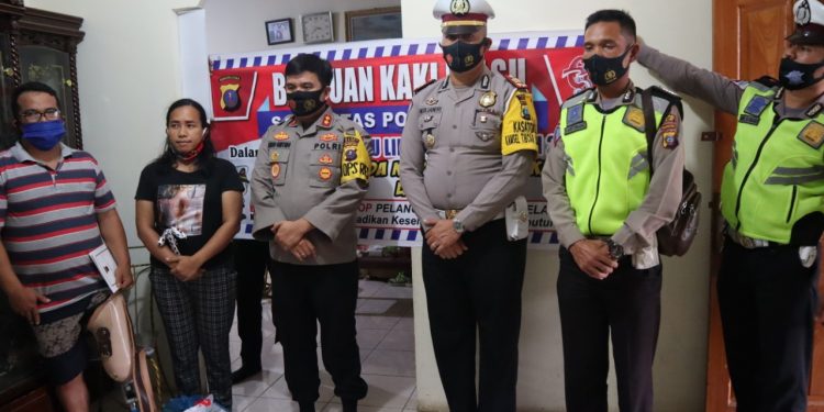 HUT Lantas, Kapolres Dairi Salurkan Bantuan ke Komunitas Korban Lakalantas