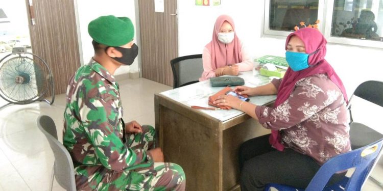 Bersama Tim Satgas Covid-19 Puskesmas Silau Kahean Pantau ODP Oleh Personel Kodim 0207/Simalungun Bersama Tim Satgas Covid-19 Puskesmas Silau Kahean Pantau ODP Oleh Personel Kodim 0207/Simalungun