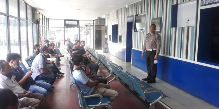 Silaturahmi Dengan Awak Media, Kasat Lantas Polres Simalungun Ajak Pers Ikut Sosialisasikan Prokes dan Pelopor Keselamatan Berlalulintas Silaturahmi Dengan Awak Media, Kasat Lantas Polres Simalungun Ajak Pers Ikut Sosialisasikan Prokes dan Pelopor Keselamatan Berlalulintas