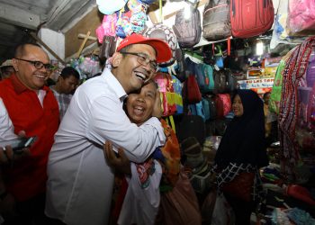 Sihar Diarak di Pasar Sidikalang, Wanita Ini Buat Iri Pedagang