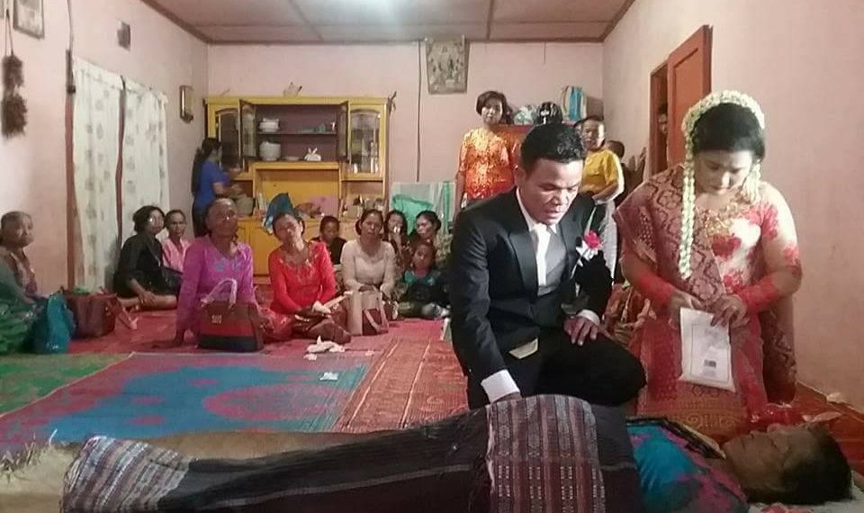 Pernikahan Di Depan Jenazah Sang Ibu Di Samosir Menuai Sejumlah Respon Netizen Pernikahan Di Depan Jenazah Sang Ibu Di Samosir Menuai Sejumlah Respon Netizen