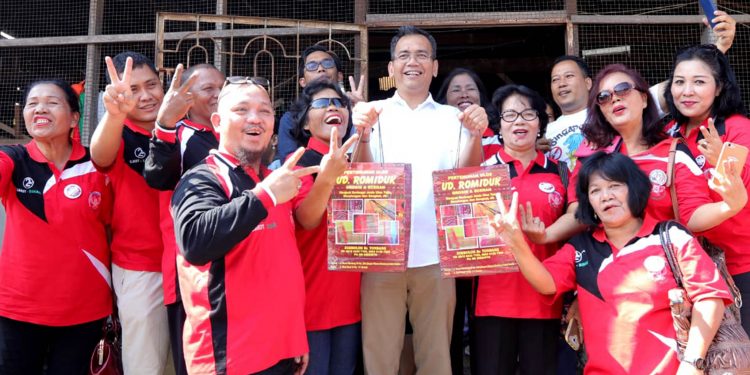 Sihar Puji Penenun Ulos di Siantar  yang Berperan Dalam Mempertahankan Budaya
