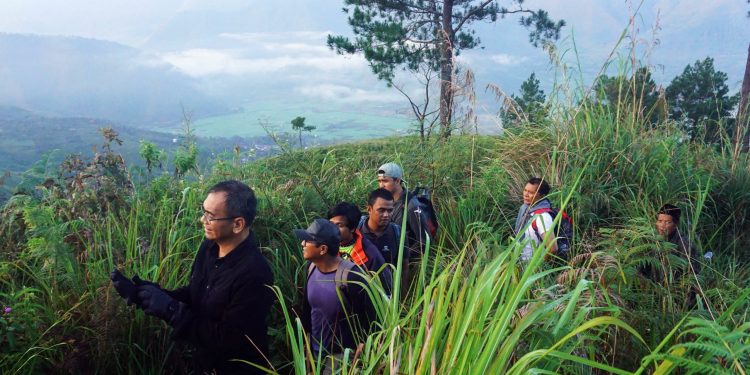 Berakhir Pekan di Samosir, Danau Toba, Sihar Sitorus Ajak Warga Lestarikan GKT Berakhir Pekan di Samosir, Danau Toba, Sihar Sitorus Ajak Warga Lestarikan GKT