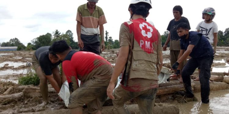 Banjir Bandang Tewaskan 21 Warga, Dua Orang Hilang