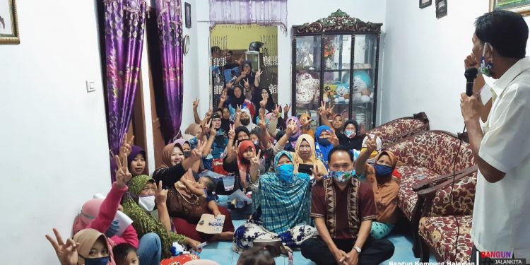 Nyanyian Warga Huta Maligas Bandar: Dua… Dua… Hasim-TPS Pilihan Kita Nyanyian Warga Huta Maligas Bandar: Dua… Dua… Hasim-TPS Pilihan Kita