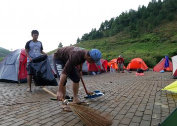 Peringati Hari Bumi, Sihar Kampanyekan Camping Bersih Bersahabat Dengan Alam