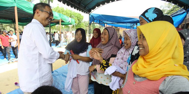 "Pak Sihar Tolong Lindungi Hak-hak Kami" "Pak Sihar Tolong Lindungi Hak-hak Kami"