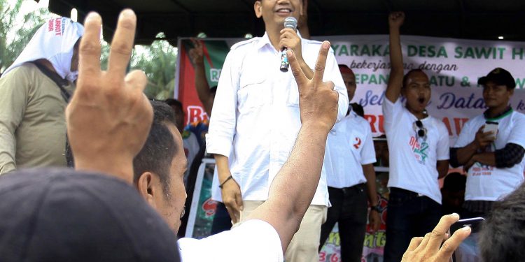 "13 Tahun Lalu Kami Kehilangan Gubernur Terbaik" "13 Tahun Lalu Kami Kehilangan Gubernur Terbaik"