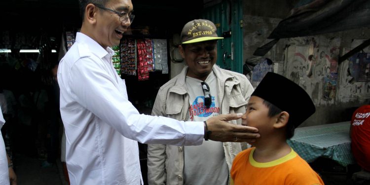 Rasyid Bangga Lantunkan Ayat Suci di depan Sihar Rasyid Bangga Lantunkan Ayat Suci di depan Sihar