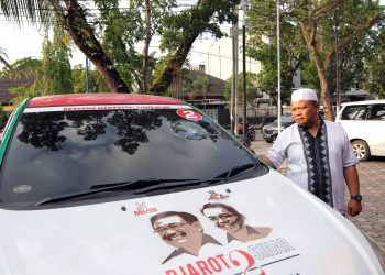 Mobil Ustaz Ade Darmawan Dirusak Pria Mengendarai Dua Motor Trail