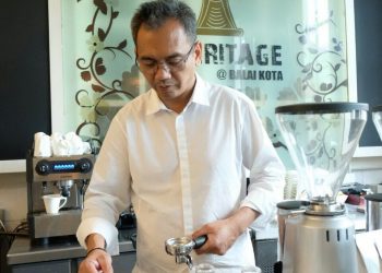 Sihar Show Off Kepiawaiannya Menjadi Barista