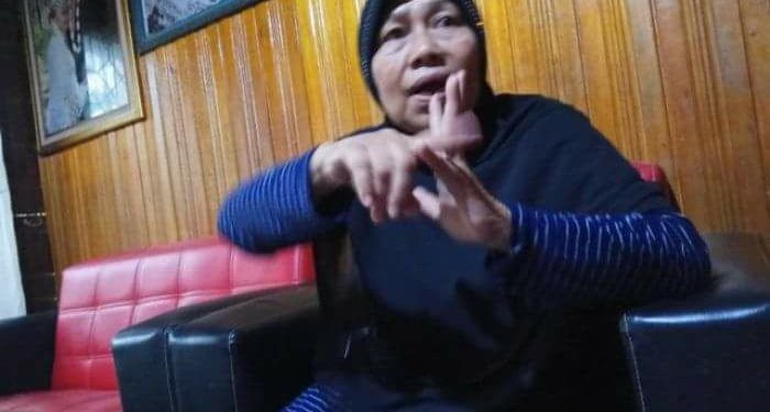 Gigi palsu ibu guru copot ditampar ortu siswa. Ia pun kekeuh melanjutkannya ke jalur hukum Gigi palsu ibu guru copot ditampar ortu siswa. Ia pun kekeuh melanjutkannya ke jalur hukum