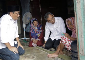 Djarot-Sihar Prihatin Kehidupan Pas-pasan Kakak Beradik yang Tua Renta Ini