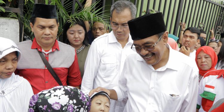 Seketika Perhatian DJOSS Tertuju pada Bocah yang Diduga Menderita Stunting Seketika Perhatian DJOSS Tertuju pada Bocah yang Diduga Menderita Stunting