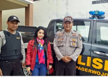 Wow, Kenalan Dengan Cowok di Facebook, Gadis Cantik ini Tertipu. Wajah Tampan di Profil Tak Sesuai Aslinya...