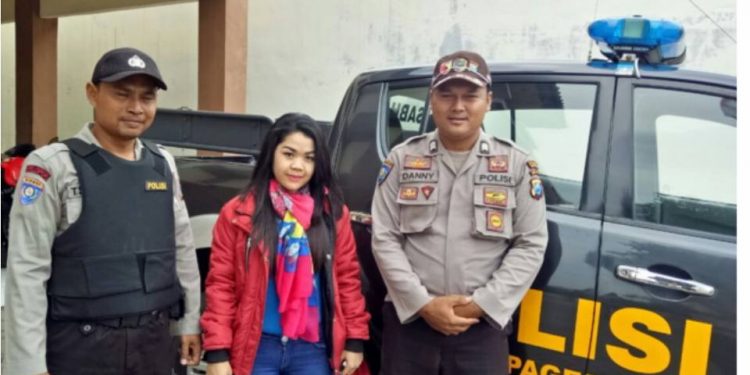 Wow, Kenalan Dengan Cowok di Facebook, Gadis Cantik ini Tertipu. Wajah Tampan di Profil Tak Sesuai Aslinya...
