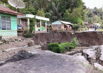 Akses Jalan Raya Menuju Tigaras-Danau Toba Terputus