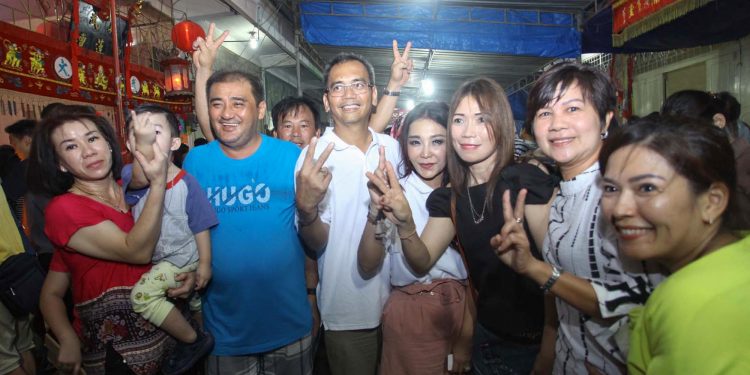 Hadiri Perayaan HUT Vihara Kim Bu Tiong Lien Tua, Sihar Ingatkan Paslon di Pilgub Cuma Dua Hadiri Perayaan HUT Vihara Kim Bu Tiong Lien Tua, Sihar Ingatkan Paslon di Pilgub Cuma Dua