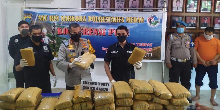 Rumah di Medan Petisah Digrebek, 240 Kilo Ganja dan 4 Pria Diamankan