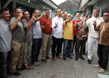 Nongkrong di Warung Kopi Pool Bus PMTOH, Sihar: Ngobrol di Warung Kopi itu Sakral
