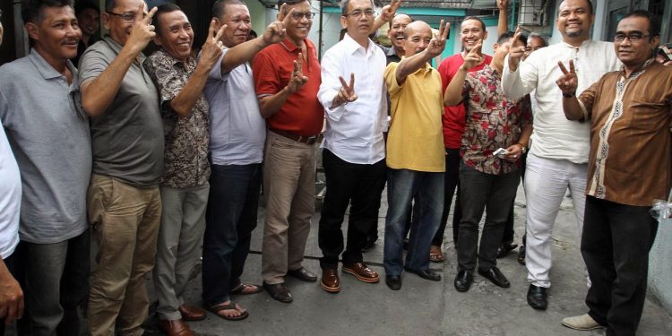 Nongkrong di Warung Kopi Pool Bus PMTOH, Sihar: Ngobrol di Warung Kopi itu Sakral