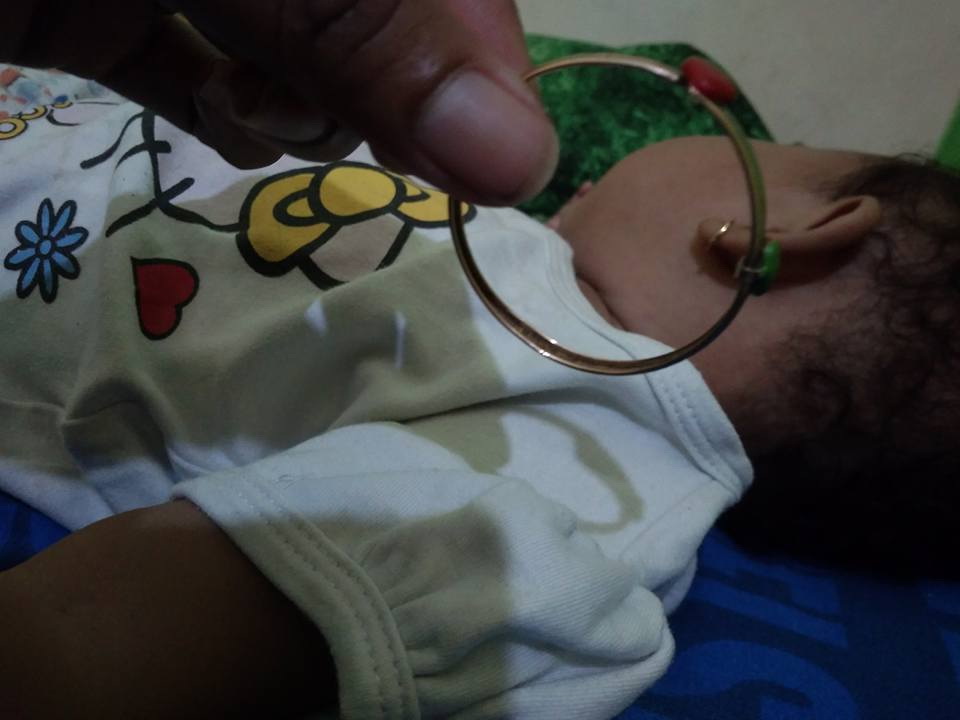 Bayinya Hampir Menelan Gelang Emas, Mama Muda Ini Nyaris Pingsan... Bayinya Hampir Menelan Gelang Emas, Mama Muda Ini Nyaris Pingsan...