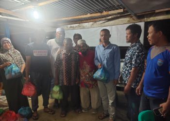 Ikut Rasakan Penderitaan Korban Longsor di Nagori Bayu Muslimin, Hasim-TPS Beri Bantuan