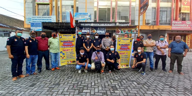 Hari Kesehatan Nasional, Bankom Bara Siantar-Simalungun Berikan Masker dan Vitamin ke Sejumlah Wartawan Hari Kesehatan Nasional, Bankom Bara Siantar-Simalungun Berikan Masker dan Vitamin ke Sejumlah Wartawan