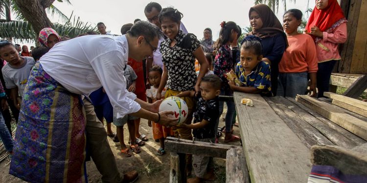 Warga Hamparan Perak Curhat ke Sihar Soal Daerah Pinggiran yang Dianak Tirikan