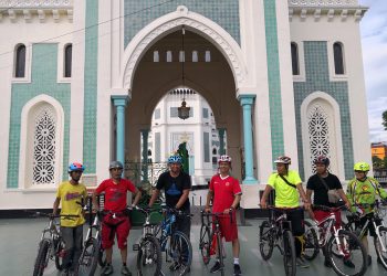 Gowes Pagi, Sihar Kagumi Masjid Raya Al-Mashun