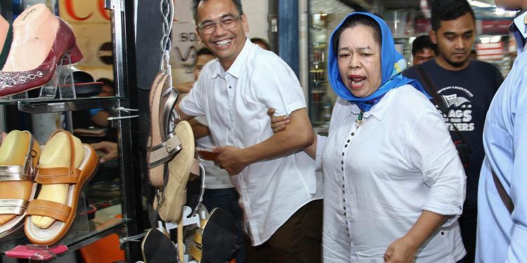 Wanita Ini Buat Sihar Jadi Pusat Perhatian di Pajak USU Baru Wanita Ini Buat Sihar Jadi Pusat Perhatian di Pajak USU Baru