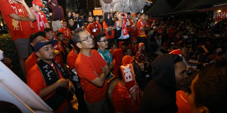 Nobar Real Madrid vs Liverpool, Sihar Berharap Pesepakbola Sumut Terus Maju hingga ke Liga Eropa Nobar Real Madrid vs Liverpool, Sihar Berharap Pesepakbola Sumut Terus Maju hingga ke Liga Eropa
