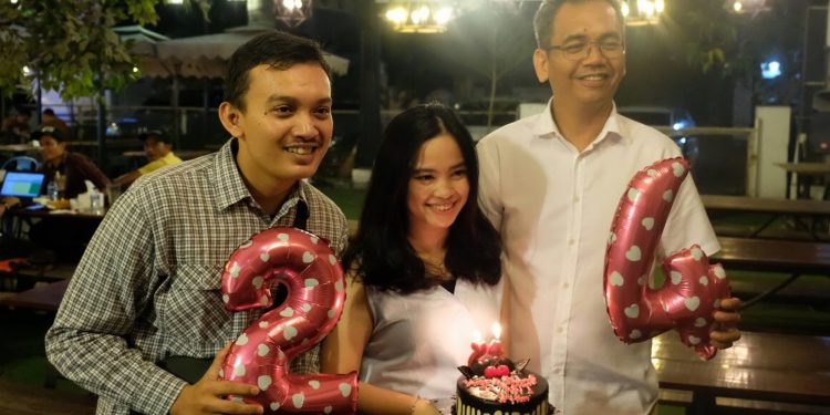 Gadis Muda Ini Kaget Dapat Kejutan Ulang Tahun Dari Calon Wakil Gubernur Sumut Gadis Muda Ini Kaget Dapat Kejutan Ulang Tahun Dari Calon Wakil Gubernur Sumut