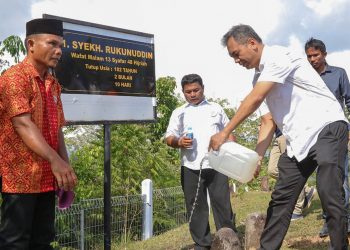 Jangan Lupakan Sejarah, Sihar Wisata Religi ke Titik Nol dan Makam Mahligai di Tapteng