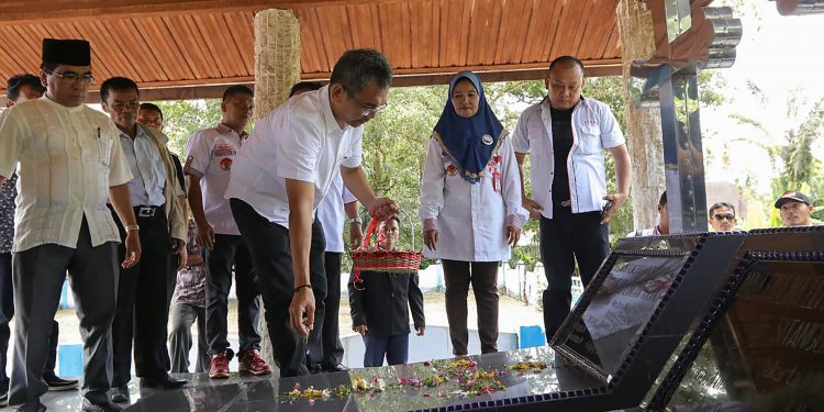 Sosok Dr Ferdinand Lumbantobing adalah Pejuang di Mata Sihar Sitorus