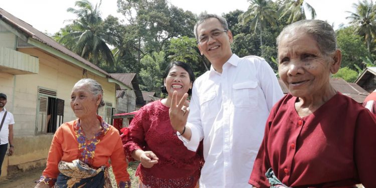 Sihar Dicegat di Sepanjang Jalan, Warga Sidimpuan: Yang Kami Nantikan Hanya Djoss Sihar Dicegat di Sepanjang Jalan, Warga Sidimpuan: Yang Kami Nantikan Hanya Djoss