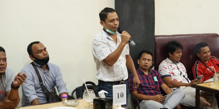 Kasat Reskrim AKP Rachmat Aribowo Disambut Wartawan Unit Polres Simalungun