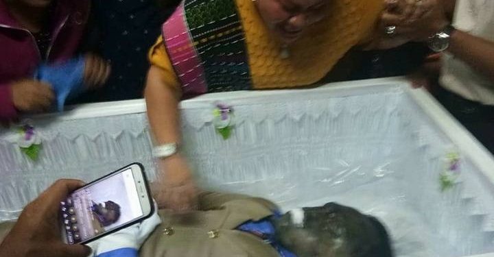 Jerit Tangis Keluarga Menyambut Jenazah Justinus Sinaga di Siantar. Driver Grab yang Dibunuh di Bogor Jerit Tangis Keluarga Menyambut Jenazah Justinus Sinaga di Siantar. Driver Grab yang Dibunuh di Bogor