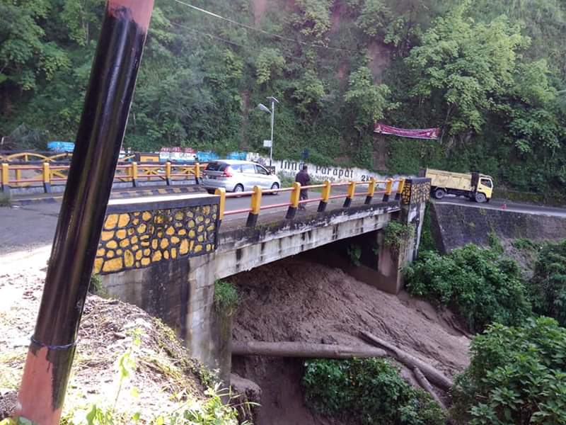 Pembalakan Hutan Kawasan Danau Toba Diduga Pemicu Banjir Bandang di Simalungun Pembalakan Hutan Kawasan Danau Toba Diduga Pemicu Banjir Bandang di Simalungun