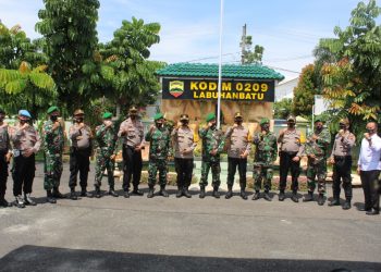 Personil Polres Labuhanbatu Rayakan HUT ke-75 TNI di Makodim 0209/LB
