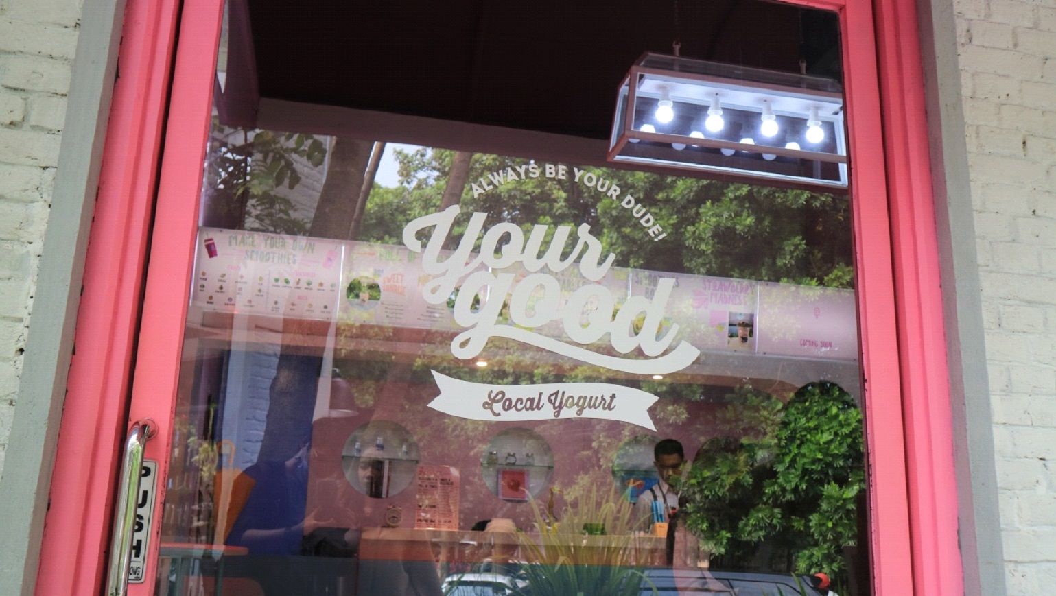 Warna-warni Memikat di Kafe Pecinta Yoghurt, Dipa Junction Bandung