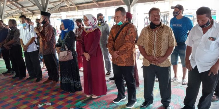 Masyarakat Antusias Dikunjungi Haji Abidinsyah Saragih di Raya Kahean dan Silou Kahean Masyarakat Antusias Dikunjungi Haji Abidinsyah Saragih di Raya Kahean dan Silou Kahean