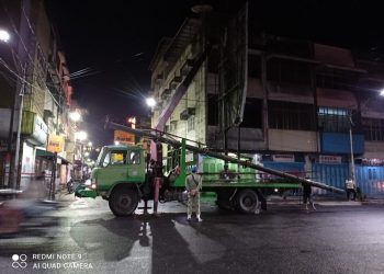 Pemko Siantar Tertibkan Tiang Reklame Tak Berizin di Pusat Kota