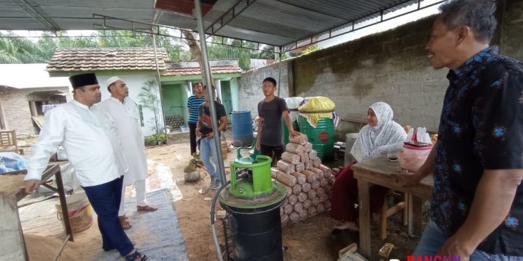 Kunjungi Pembibitan Jamur Tiram, Hasim Siap Kembangkan UMKM Kunjungi Pembibitan Jamur Tiram, Hasim Siap Kembangkan UMKM