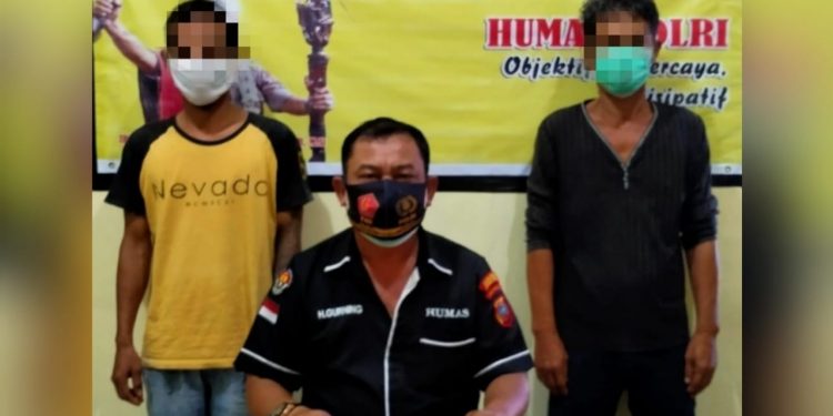 Dua Pria Ditangkap di Jalan Sibolga-Padangsidimpuan, Barang Bukti 4 Paket Ganja dan Sebatang Rokok Galan Dua Pria Ditangkap di Jalan Sibolga-Padangsidimpuan, Barang Bukti 4 Paket Ganja dan Sebatang Rokok Galan